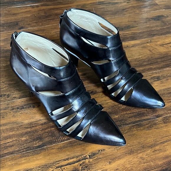 L.A.M.B. Darius Black Strappy Cutout Pointed Ankle Booties Size 8 - Picture 10 of 15